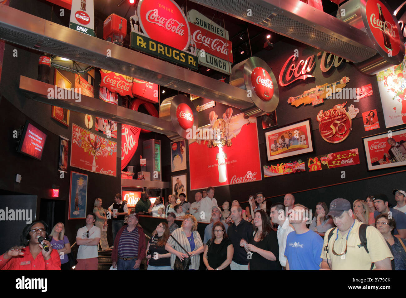 Atlanta Georgia,World of Coca Cola,Pemberton Place,museo aziendale,mostra collezione,vendita prodotti esposizione,americana,cimeli,hi Foto Stock