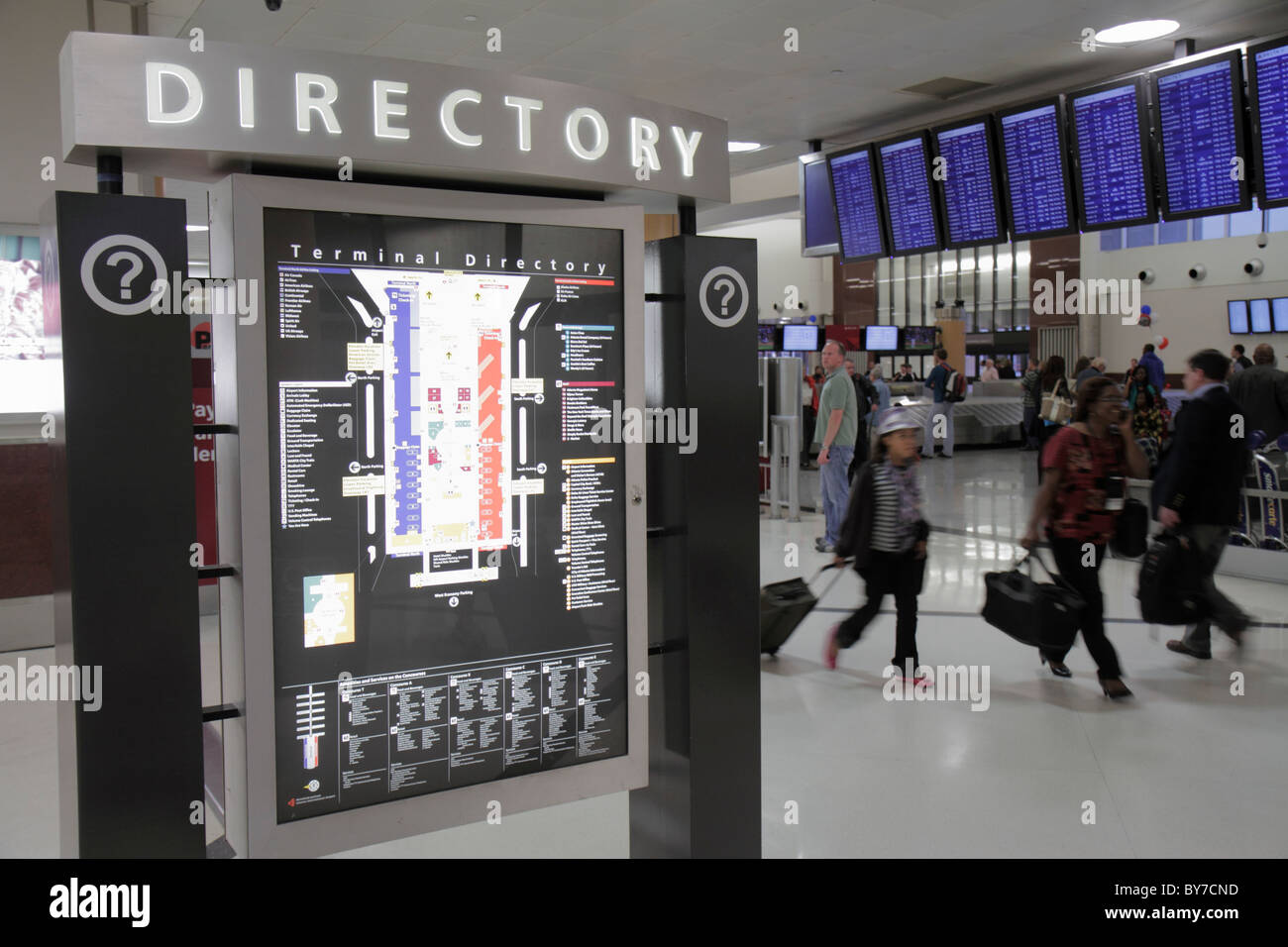 Atlanta Georgia,Hartfield Jackson Atlanta International Airport,ATL,segno,segni,elenco dei terminal,posizione,mappa,informazioni,area reclamo borsa,uomo maschio Foto Stock