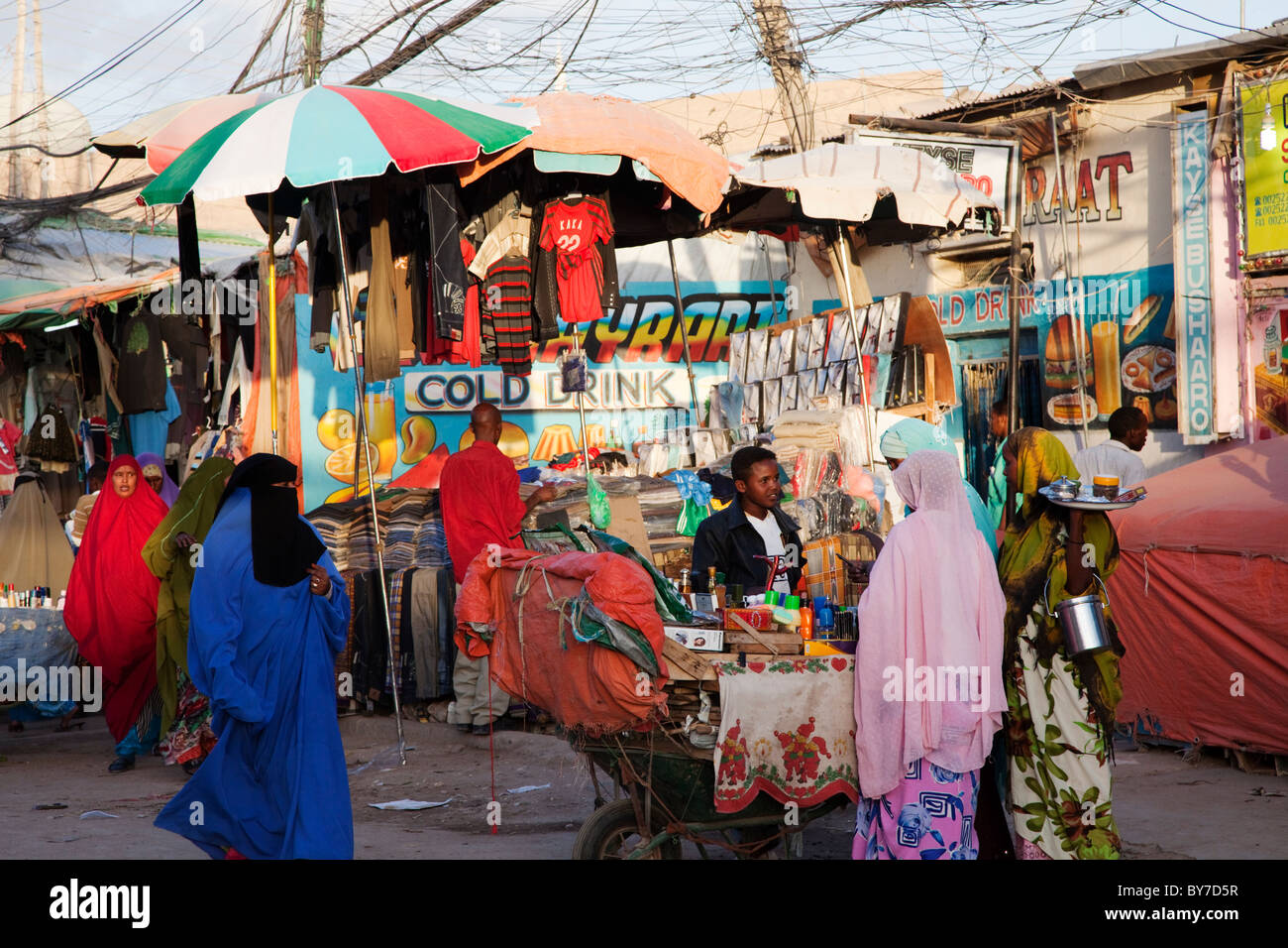 Hargeisa principale mercato durante un periodo di punta, Hargeysa, il Somaliland e la Somalia, Africa Foto Stock