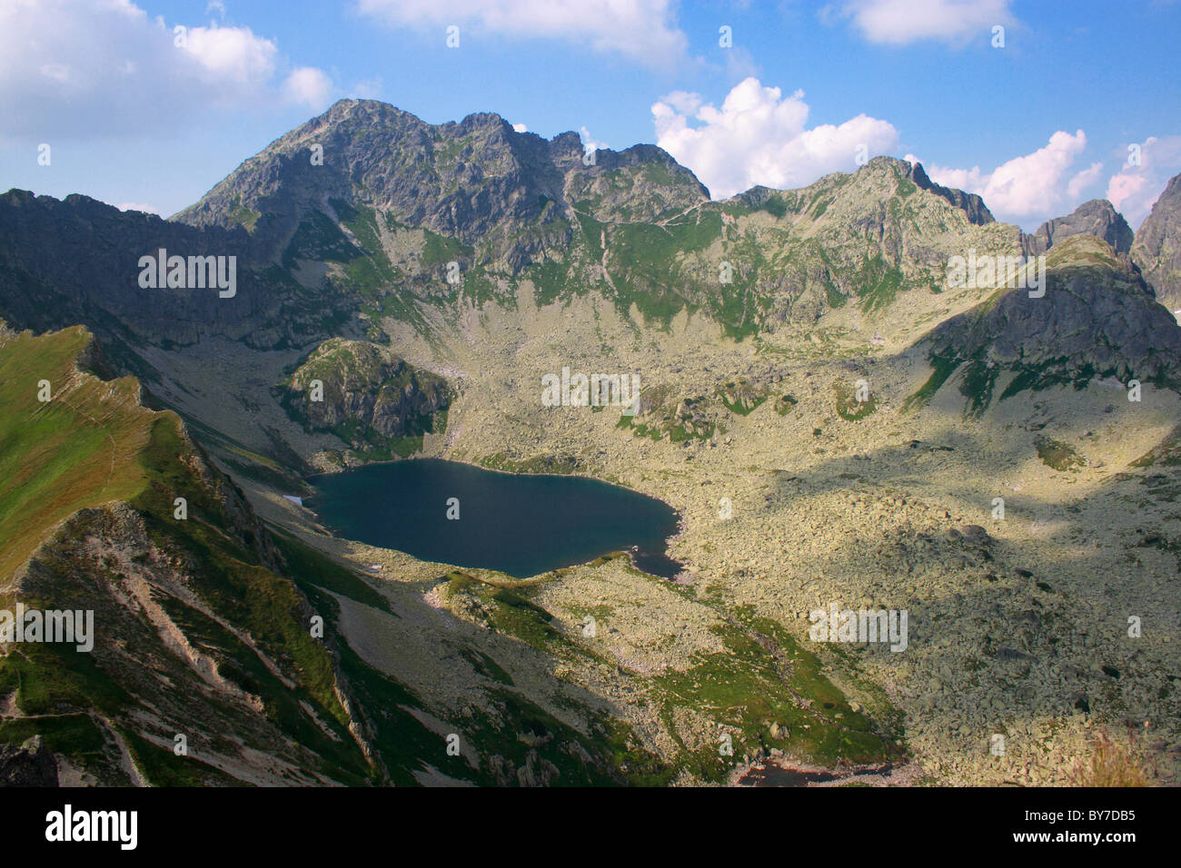 Swinica (vertice), Zawrat (pass) e Zadni Staw (lago) nelle montagne Tatra, Polonia Foto Stock