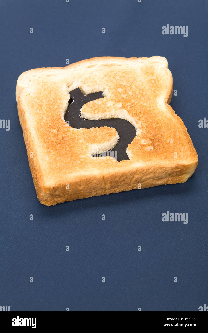 Fetta di pane con il simbolo del dollaro, concetto alto prezzo di alimenti o per il business Foto Stock