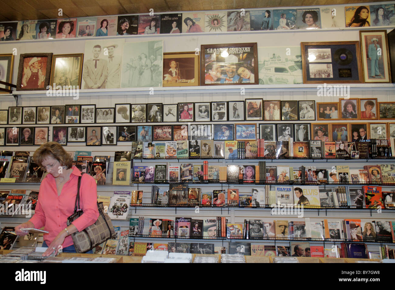 Tennessee Nashville, Music City USA, Downtown, Lower Broadway, Strip, Ernest Tubb Record shopping shopper shopping negozi mercato mercati bu Foto Stock