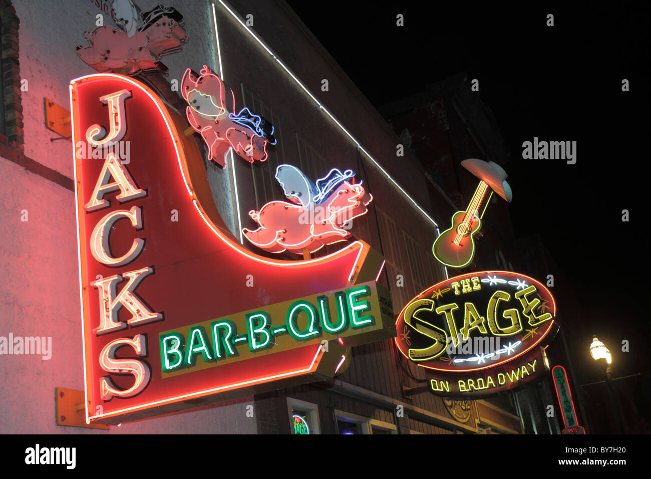 Tennessee Nashville,Music City USA,Downtown,Lower Broadway,strip,neon light,sign,honky tonk,ristorante ristoranti ristorazione cafe cafe',The Stage,Ja Foto Stock