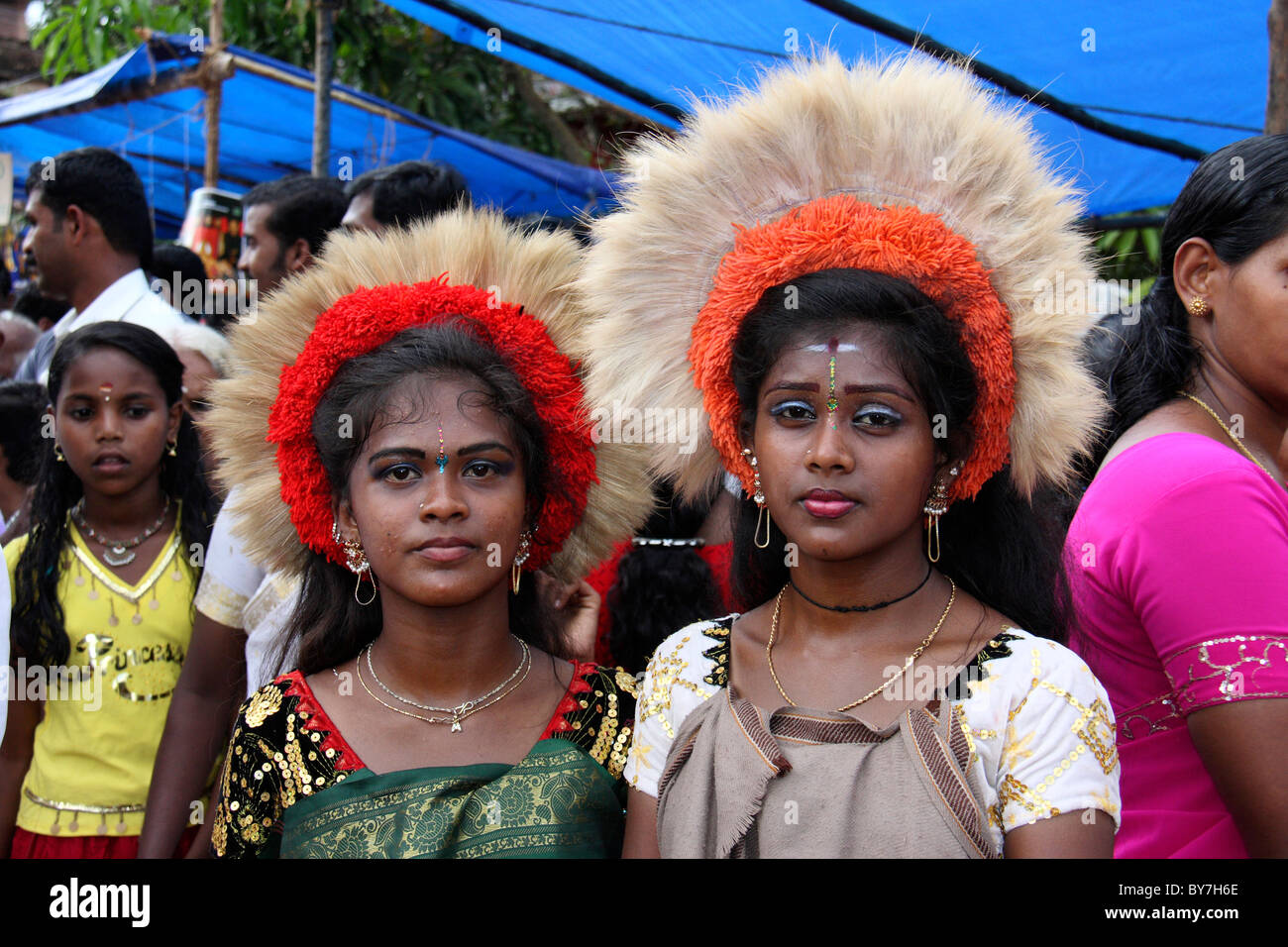 Ritratto di due ballerini folk da un festival,kerala,l'india,asia Foto Stock