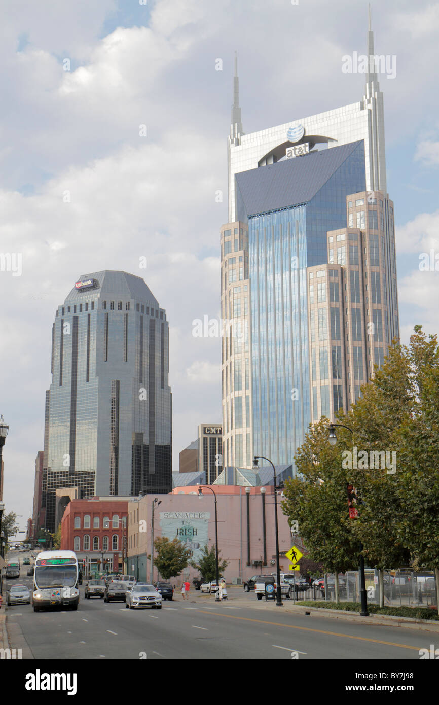 Nashville Tennessee,Fourth 4th Avenue,Street,alti grattacieli grattacieli costruire edifici AT&T Batman edificio, architettura insolita, aziendale o Foto Stock