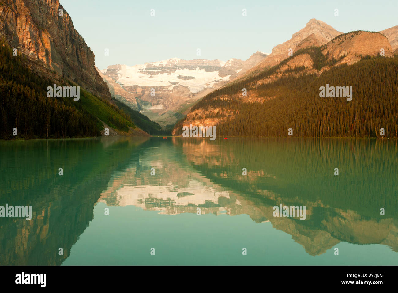 Il Lago Louise, nel Parco Nazionale di Banff nelle Montagne Rocciose Canadesi, Alberta, Canada Foto Stock