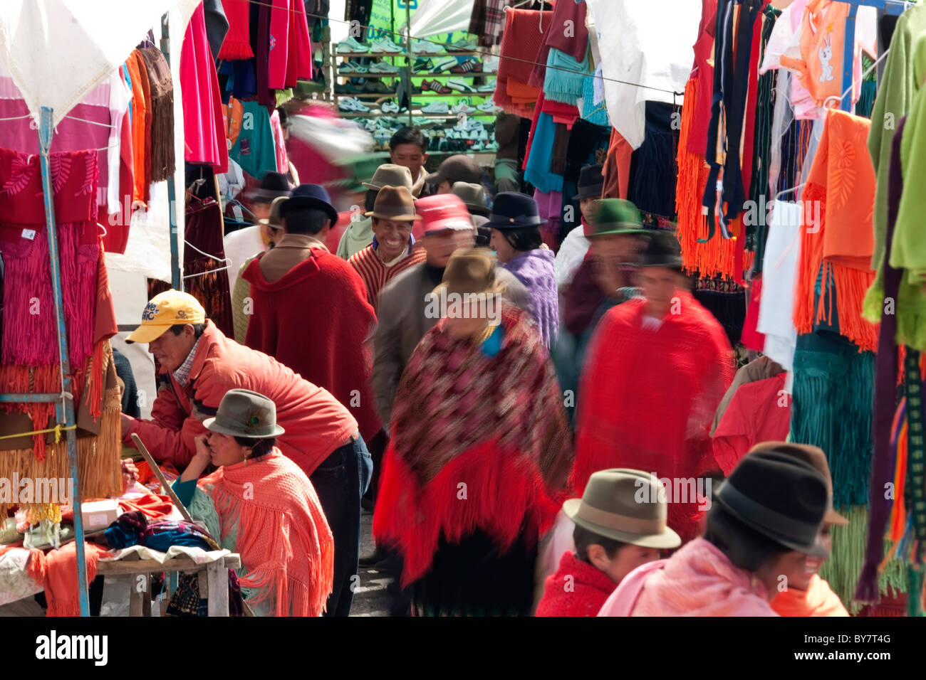 Zumbahua e mercato di artigianato, Zumbahua, nr Latacunga, Ecuador Foto Stock