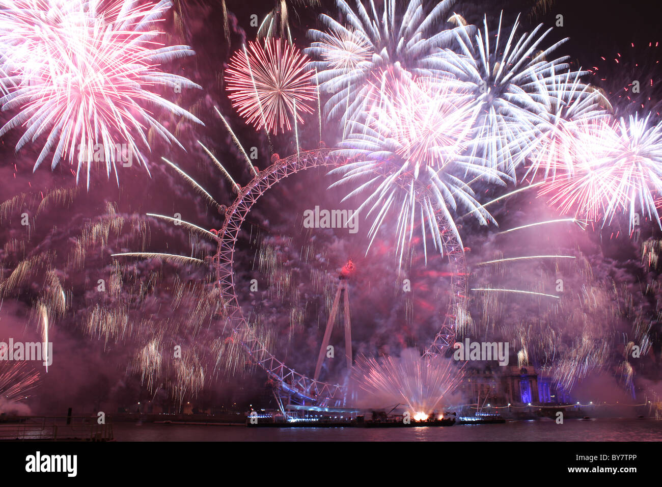 2011 Nuovo anno di fuochi d'artificio a London Eye, England, Regno Unito Foto Stock