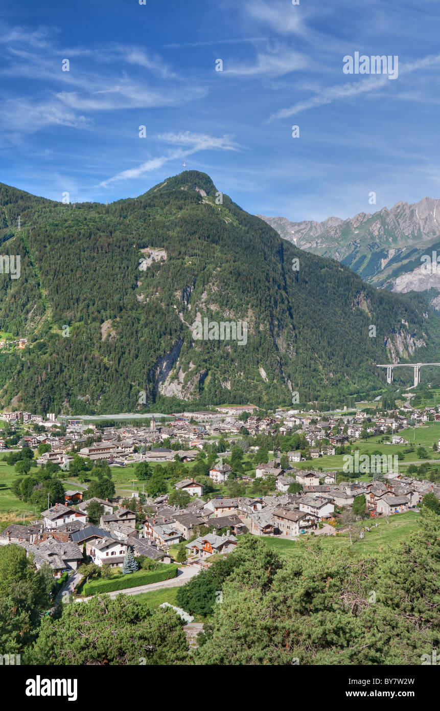 Vista estiva di Morgex, Valle d'Aosta, Italia Foto Stock