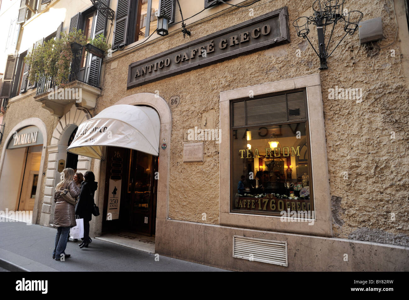 Italia, Roma, via dei condotti, Antico caffè Greco, antica caffetteria Foto Stock