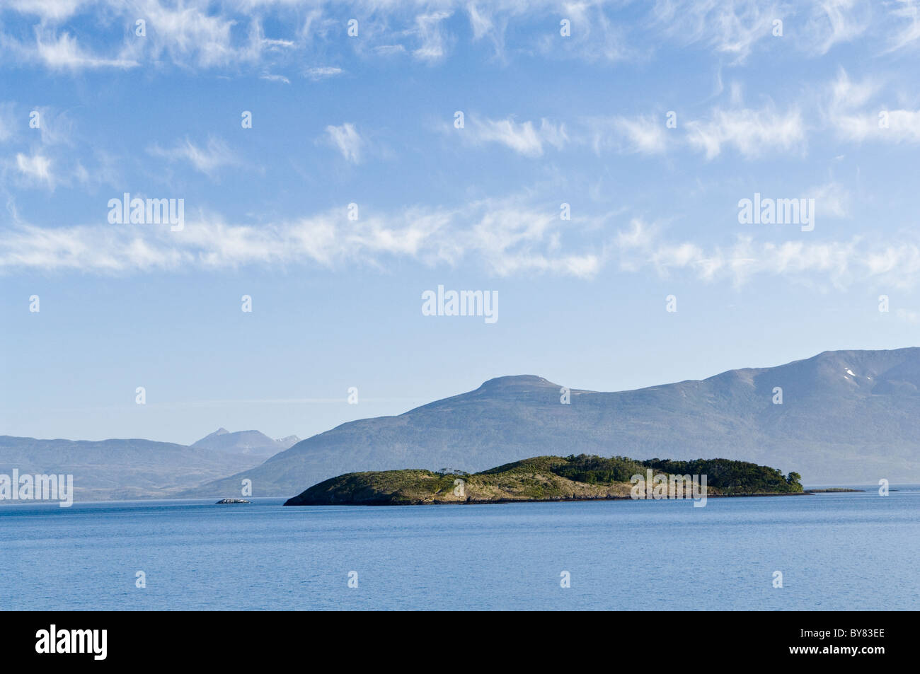 Ainsworth Bay una insenatura costiera alimentato dalla fusione della neve sul ghiacciaio Marinelli Tierra del Fuego Patagonia cile america del sud Foto Stock