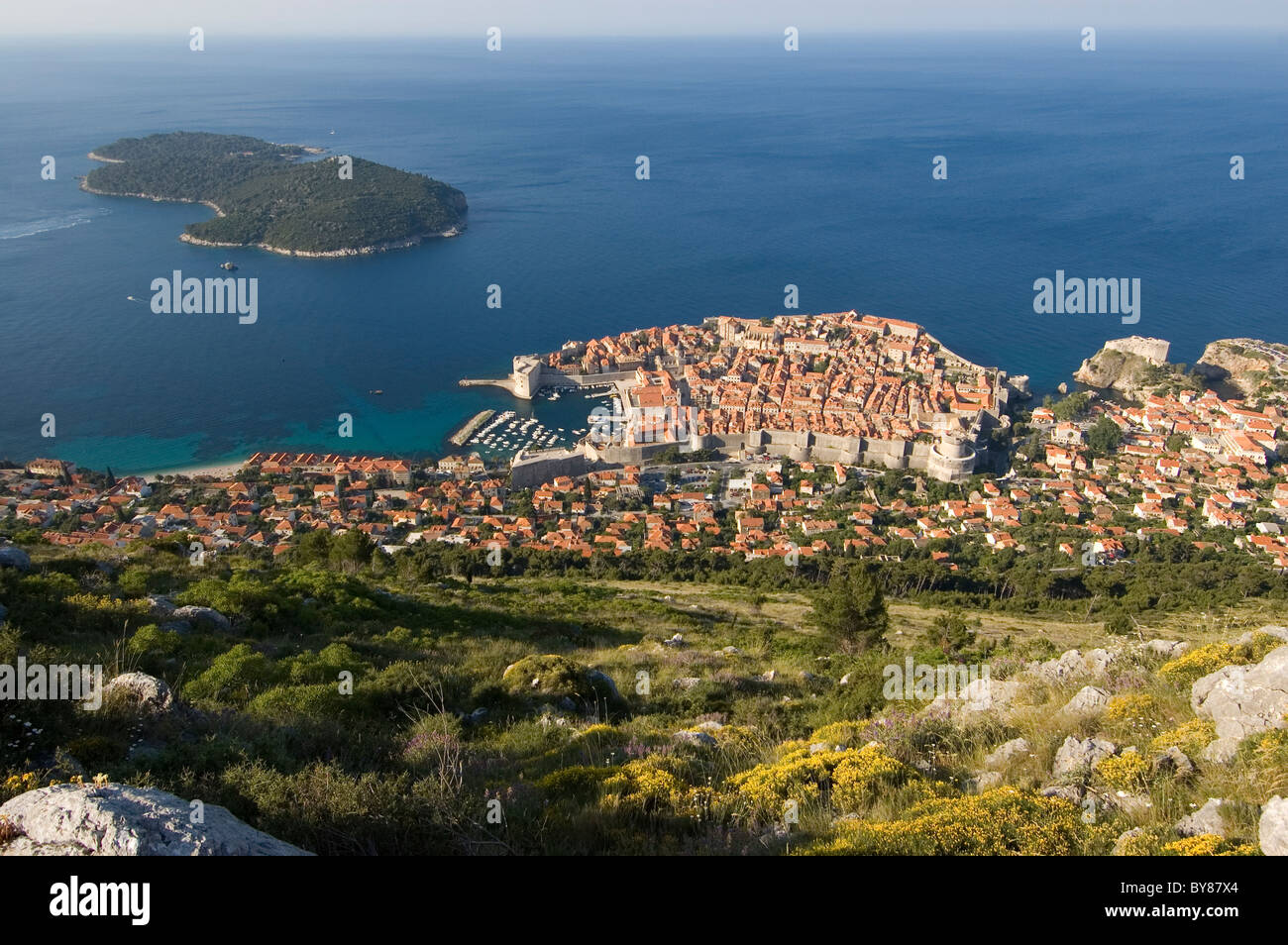 Elk192-3137 Croazia, Costa Adriatica, Dubrovnik, dalla collina sopra Foto Stock