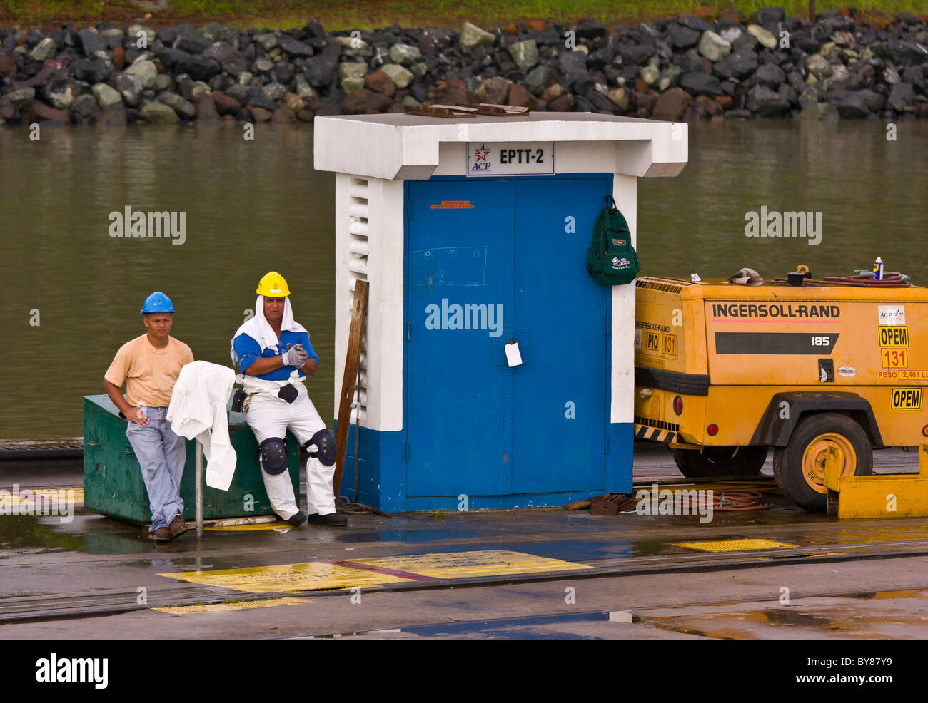 PANAMA - Lavoratori a Miraflores Locks sul Canale di Panama. Foto Stock