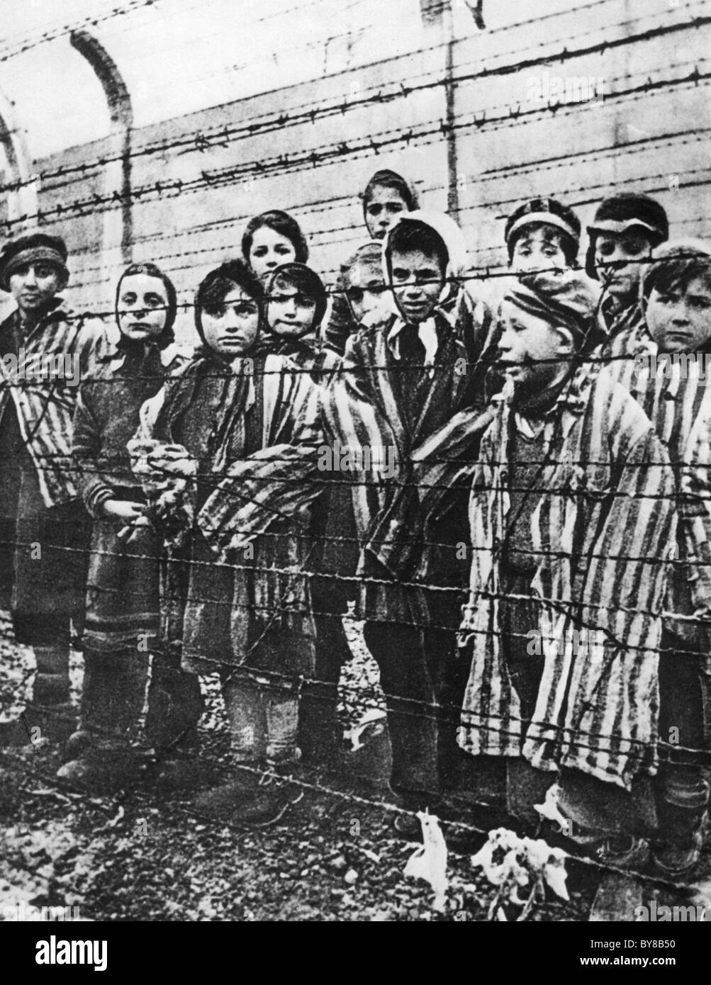 Campo di concentramento di Auschwitz i bambini fotografati da russi che ha liberato il campo nel gennaio 1945 Foto Stock