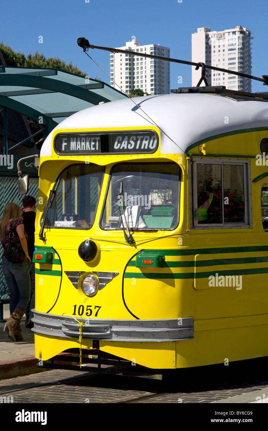 Retrò tram il trasporto pubblico a San Francisco, California, Stati Uniti d'America. Foto Stock