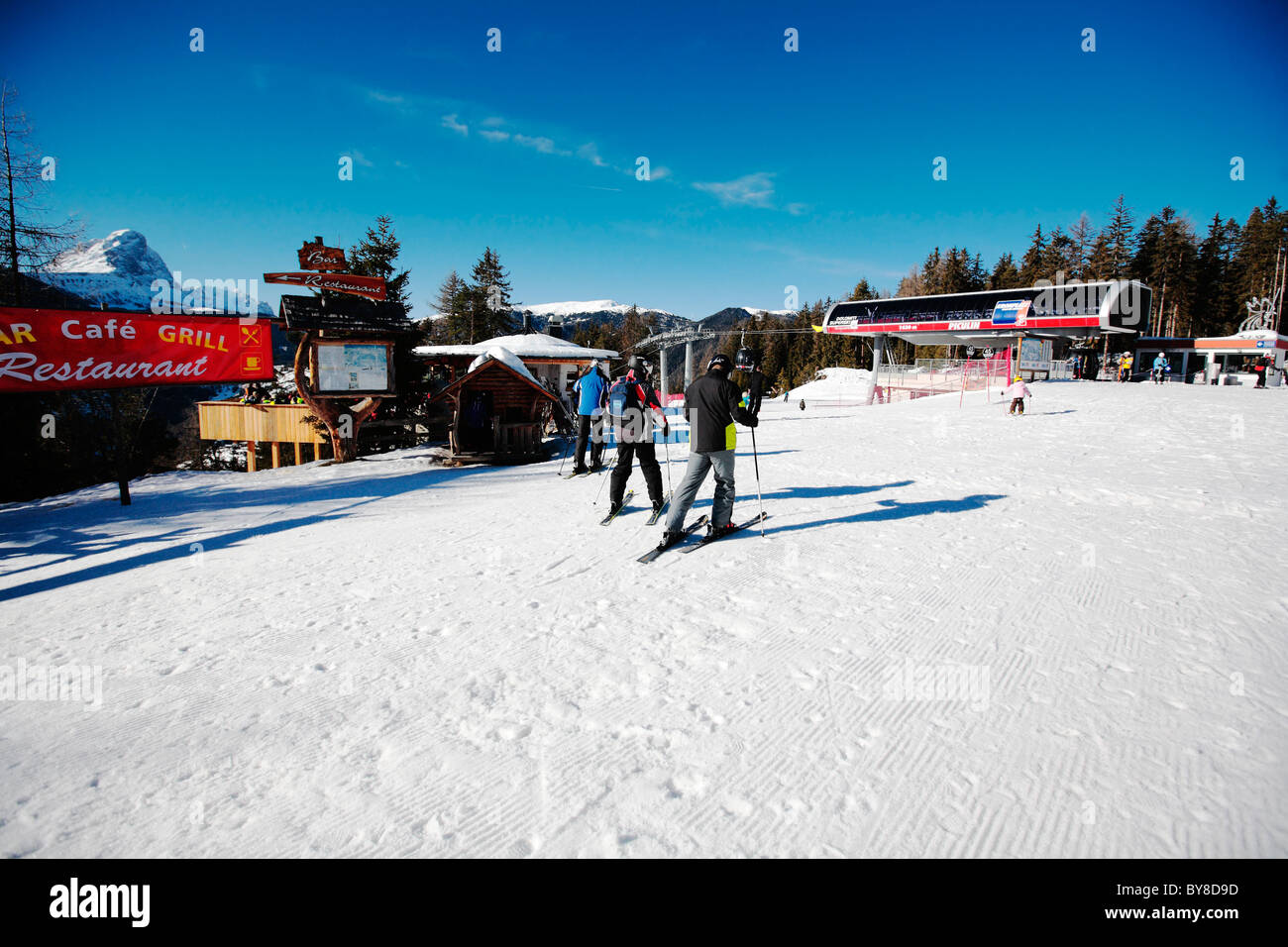 Sciatori sul pendio a Plan de Corones Alto Adige Italia Foto Stock