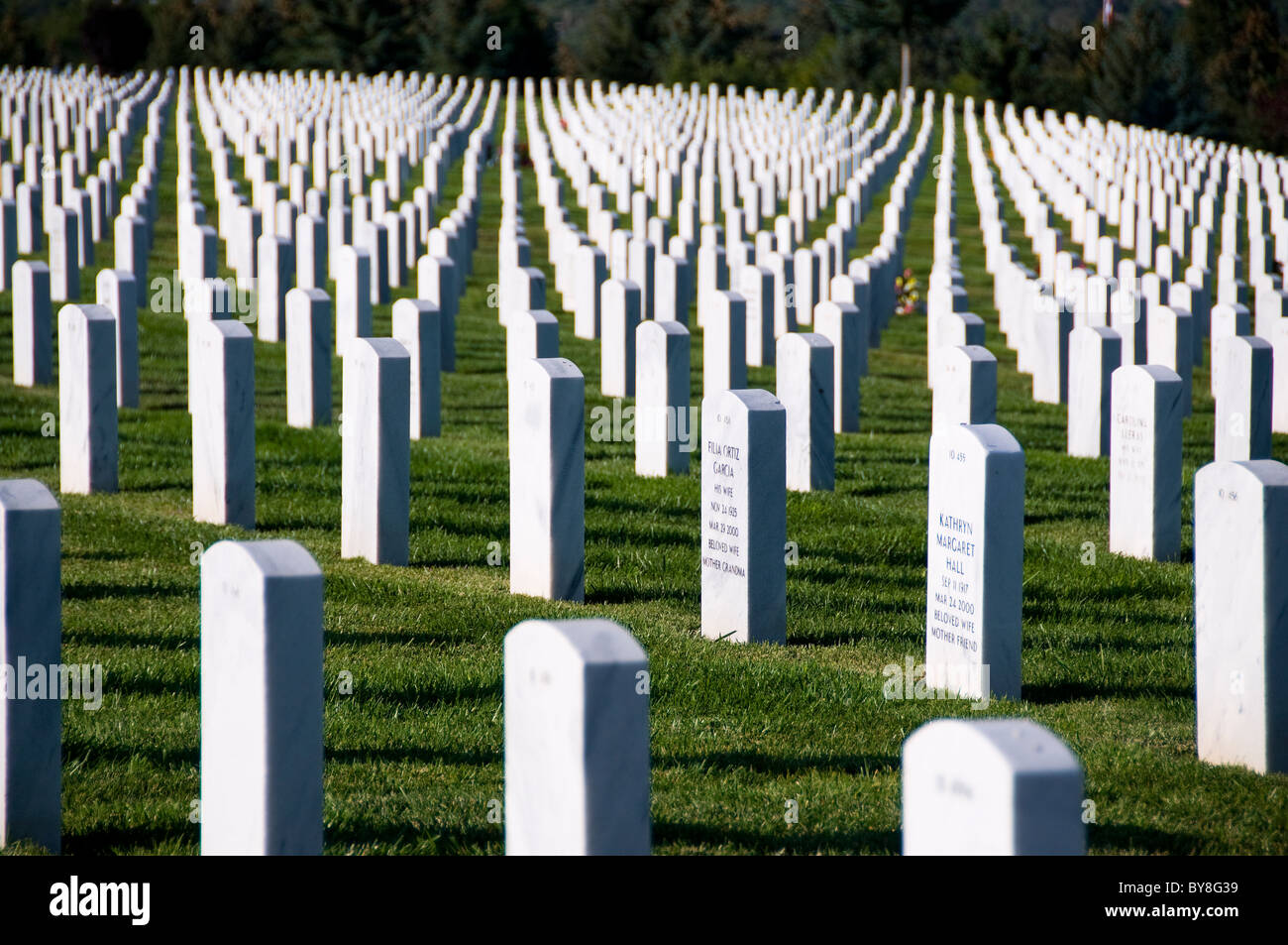 Righe del cimitero lapide in veterani Cimitero Nazionale di Santa Fe NM Foto Stock