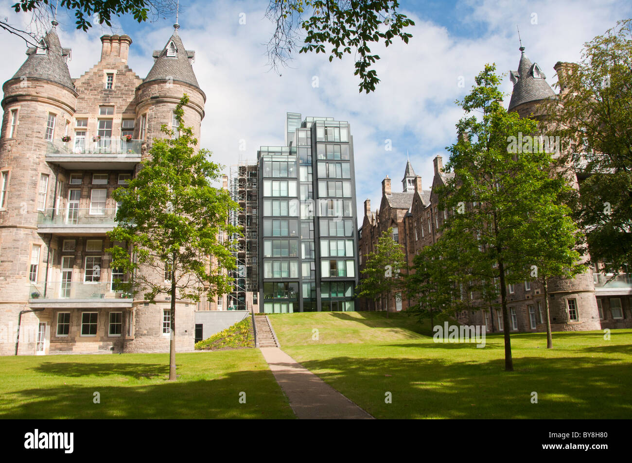 Riqualificazione dell'ex Royal Infirmary come appartamenti di lusso a Quartermile a Edimburgo, Scozia Foto Stock