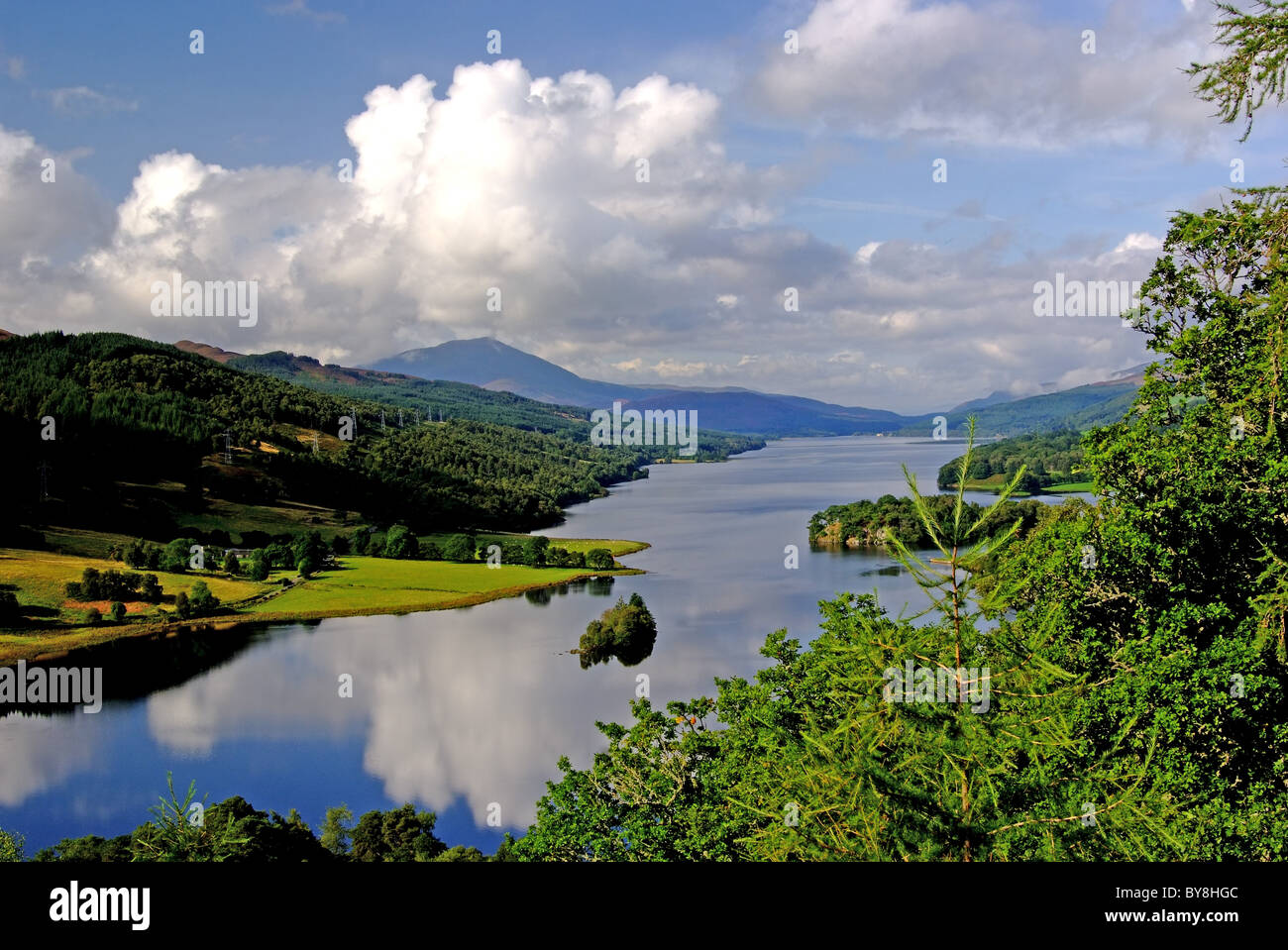 Regno Unito Scozia Tayside Perthshire Queens vista Loch Tummel e montagna di Schiehallion Foto Stock
