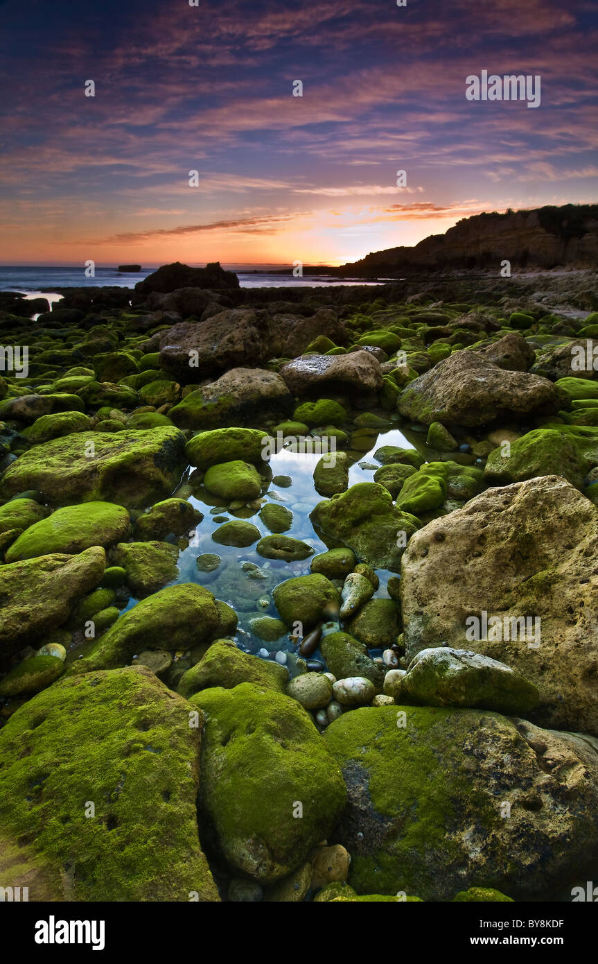 Tramonto nella spiaggia di Galé in Algarve, PORTOGALLO Foto Stock