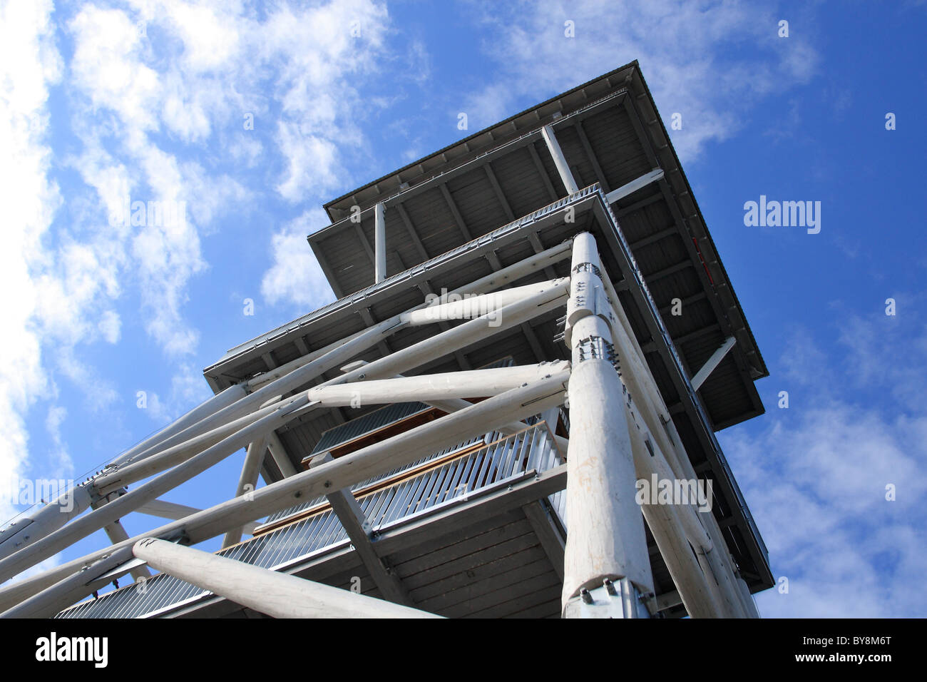La fauna selvatica torre di osservazione in Wdzydze Kiszewskie, Kashubia, Polonia. Foto Stock