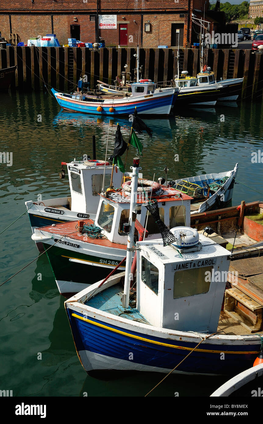 Barche da pesca Scarborough harbour Inghilterra Regno Unito Foto Stock