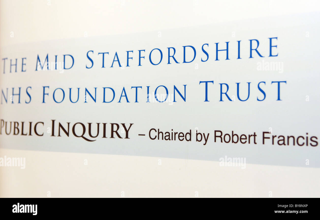 Digital Signage per la metà Staffordshire NHS Foundation Trust pubblica inchiesta in ospedale Stafford Foto Stock