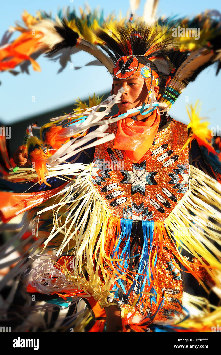SCOTTSDALE, AZ - Nov 7: i ballerini di partecipare alla ventiquattresima edizione Montagna Rossa Eagle Pow-wow il 7 novembre 2010 in Scottsdale, AZ. Foto Stock