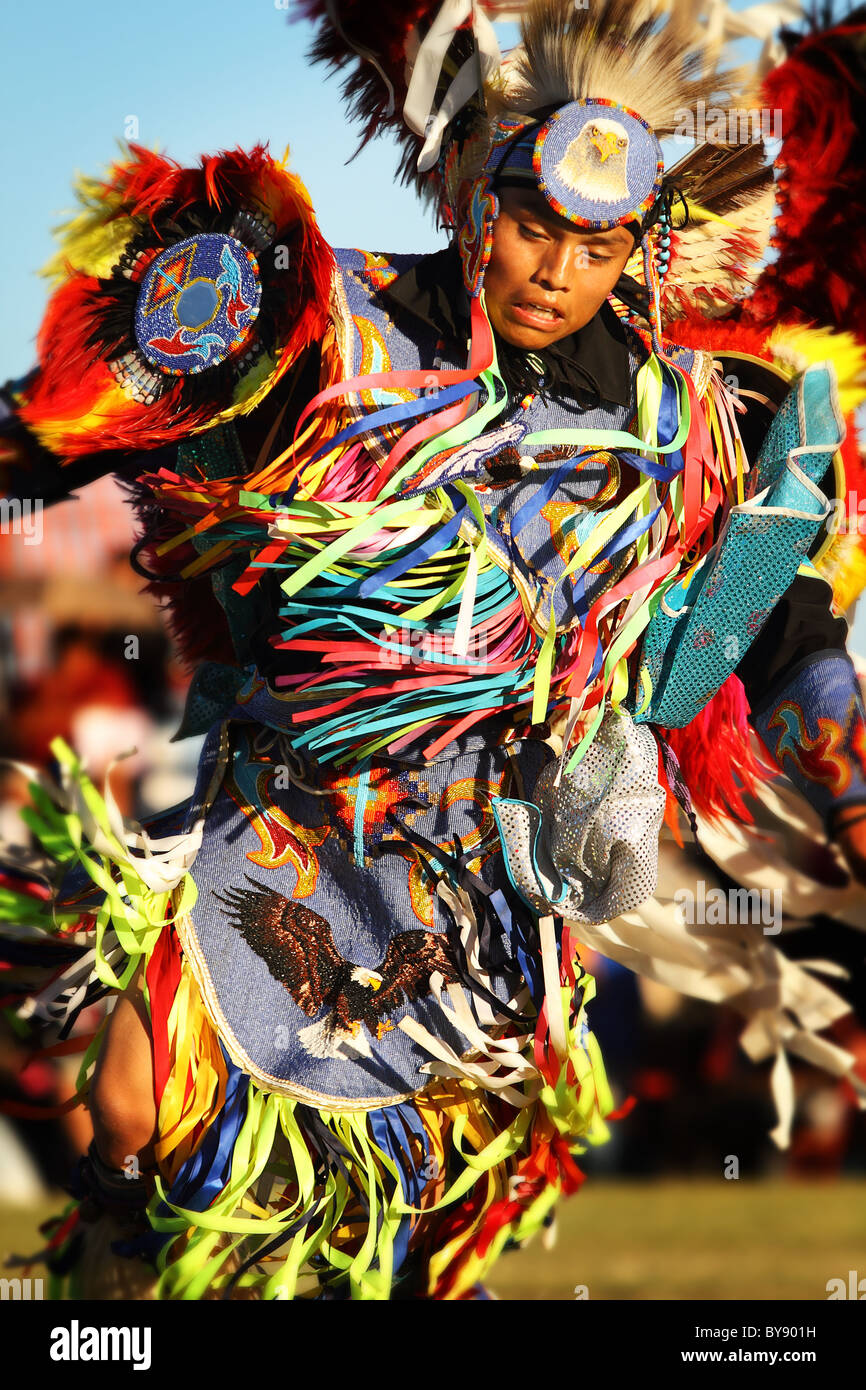SCOTTSDALE, AZ - Nov 7: i ballerini di partecipare alla ventiquattresima edizione Montagna Rossa Eagle Pow-wow il 7 novembre 2010 in Scottsdale, AZ. Foto Stock