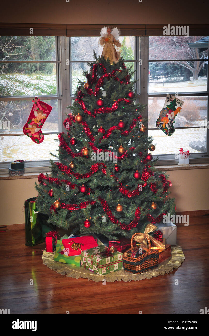 Albero di Natale con decorazioni Foto Stock