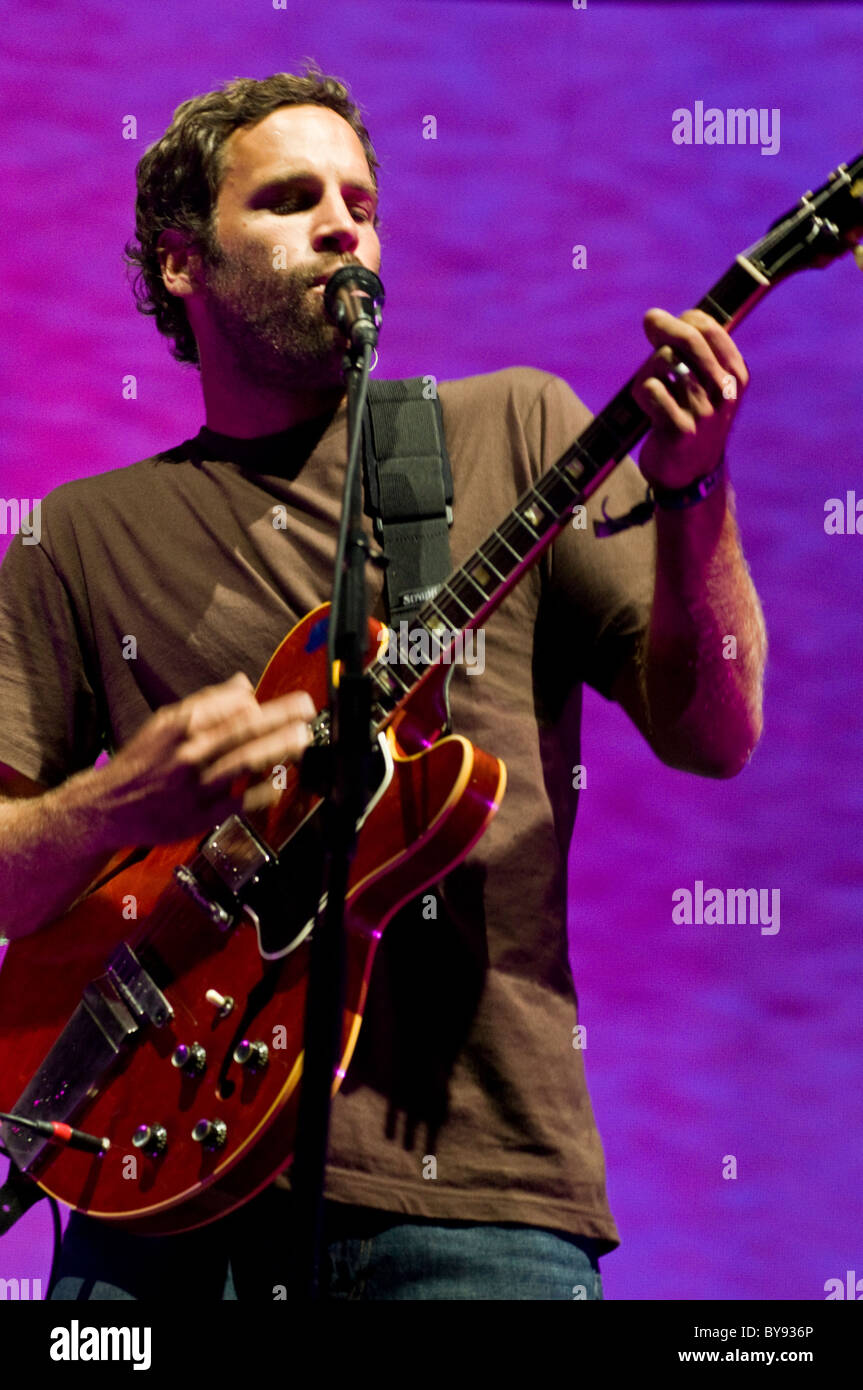 JAck Johnson cantando durante una performance live at Mile High Music Festival 2010. Foto Stock