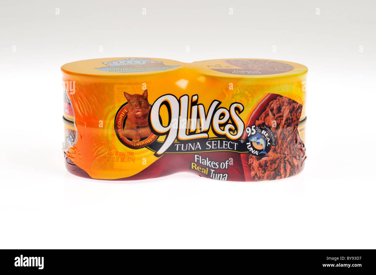 Confezione da 4 lattine di 9 Vite di tonno alimento di gatto su sfondo bianco, tagliato fuori. Foto Stock