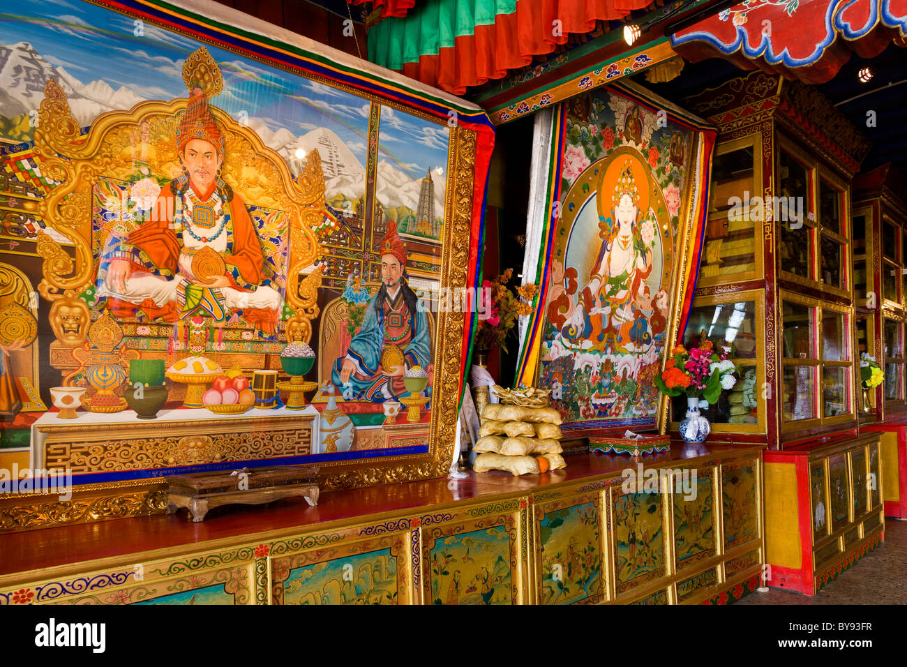 Interno del monastero di Drepung, Lhasa, in Tibet. JMH4525 Foto Stock