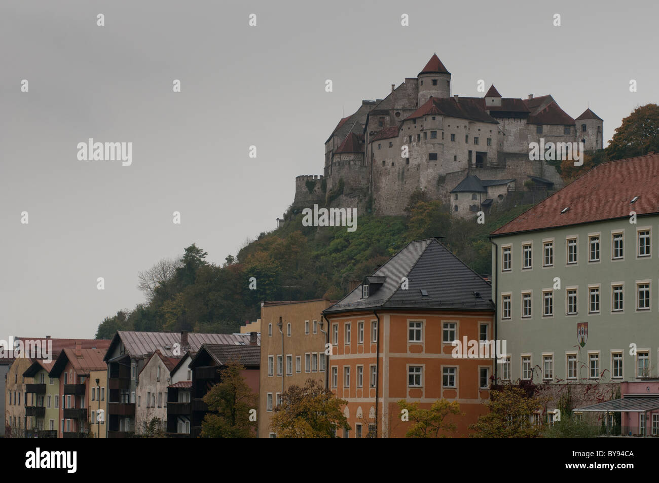 Burghausen castello sopra la città di Burghausen, Baviera, Germania, Europa Foto Stock