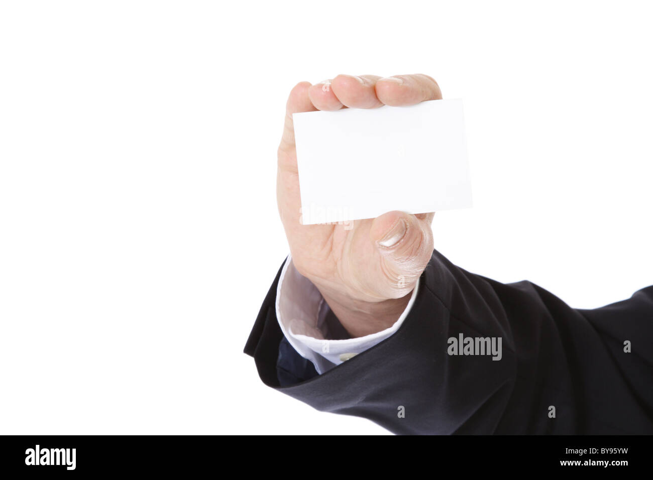 Attraente uomo di mezza età tenendo business card. Tutto su sfondo bianco. Foto Stock