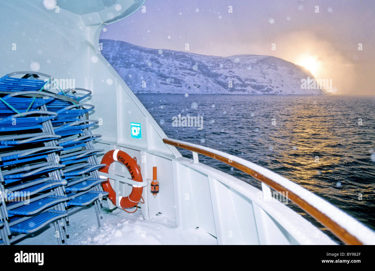 Hurtigruten, norvegese navi da crociera, crociera costa nord linea fino al Capo Nord e Kirkenes. Post società di spedizione. Foto Stock
