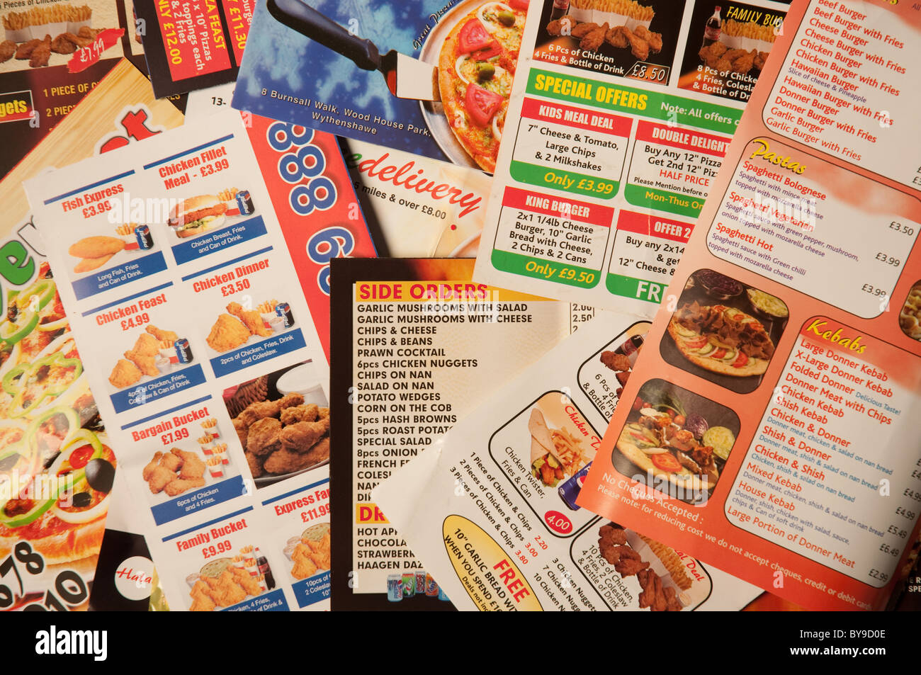 Selezione di fast food volantini/mailers tipico dei milioni che sono pubblicati nelle cassette delle lettere attraverso ogni anno. Foto Stock