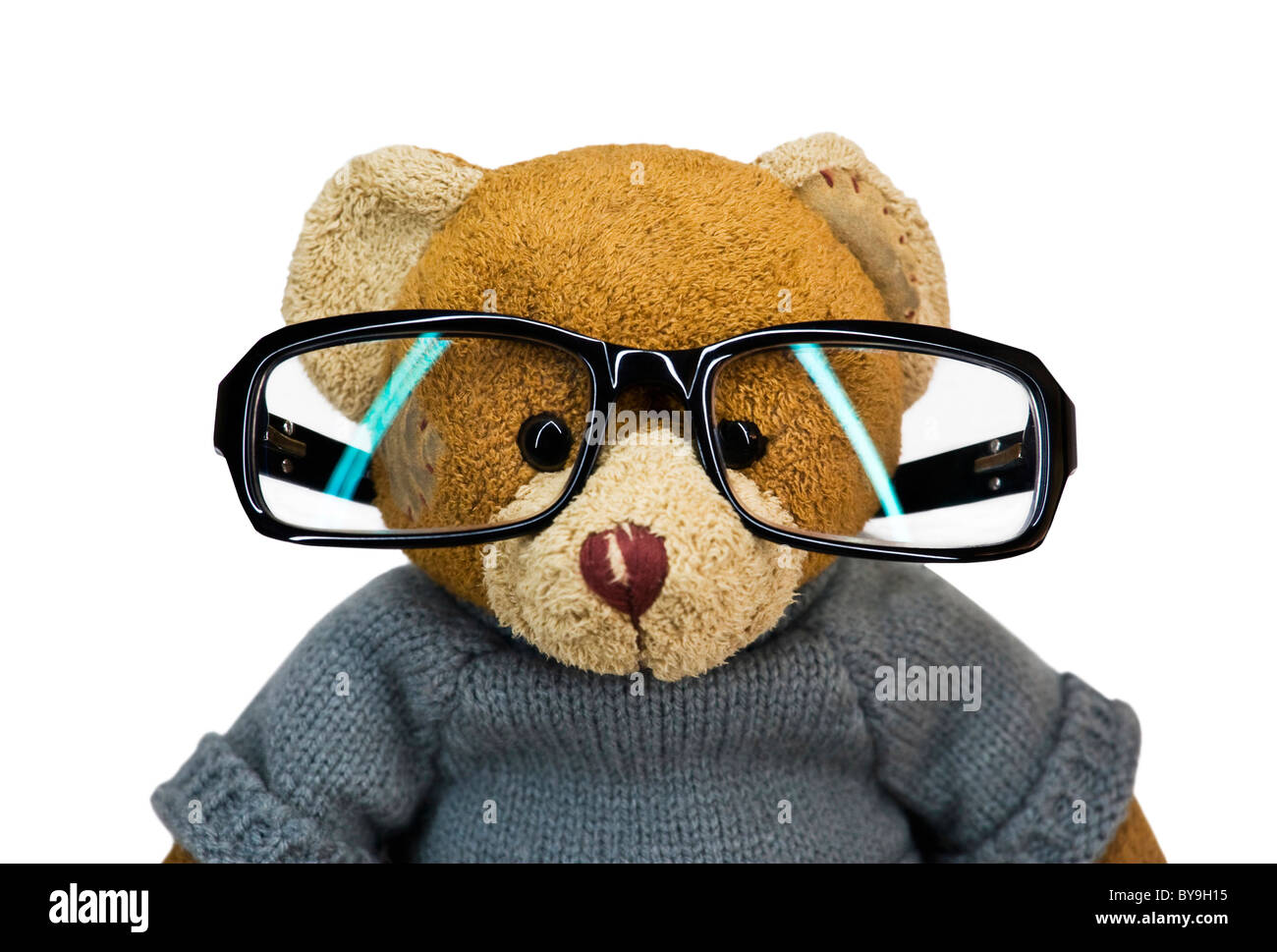 Orsacchiotto di peluche in bicchieri su sfondo bianco Foto Stock