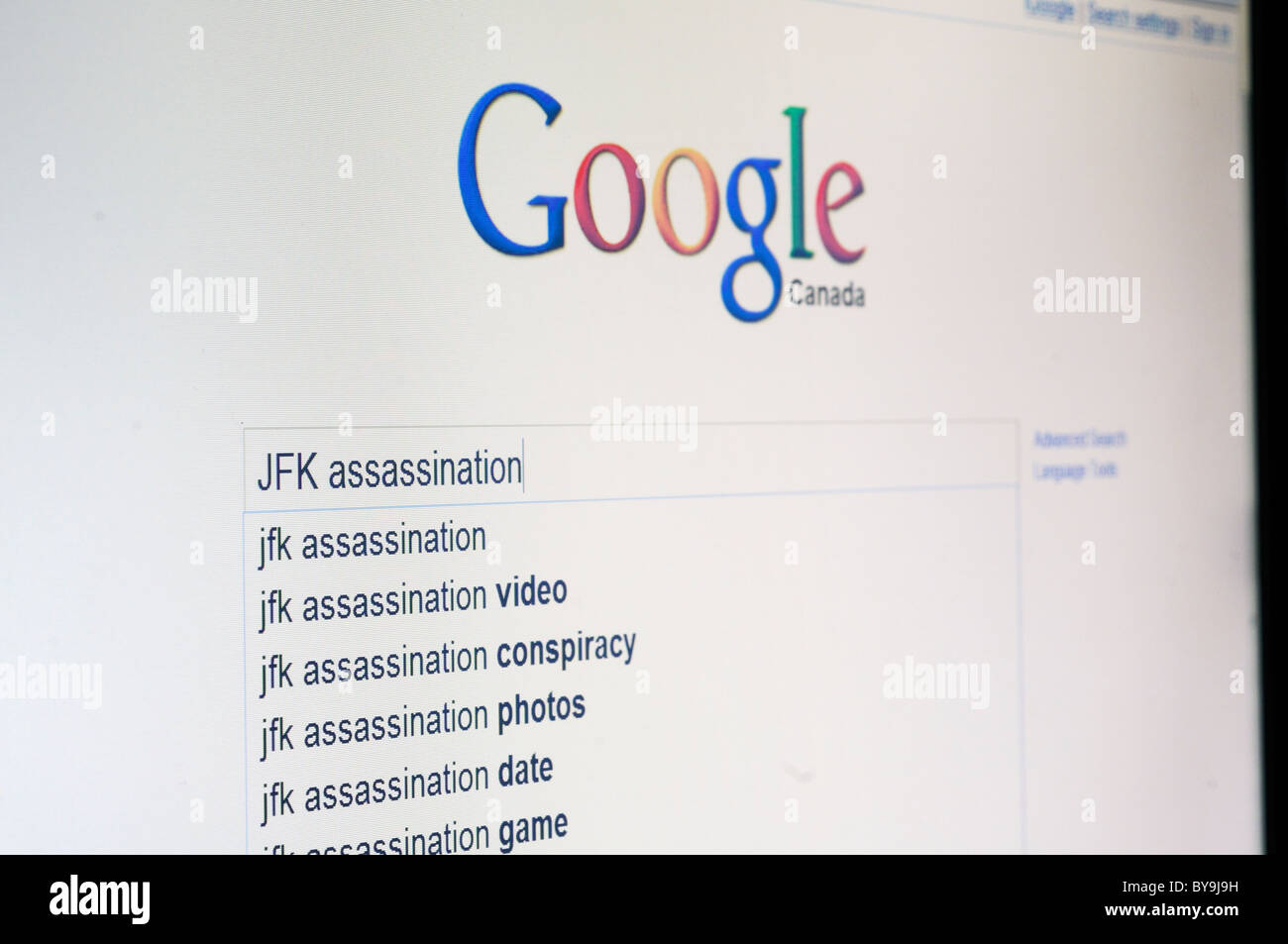 Una ricerca su google per l'assassinio di JFK teorie Foto Stock