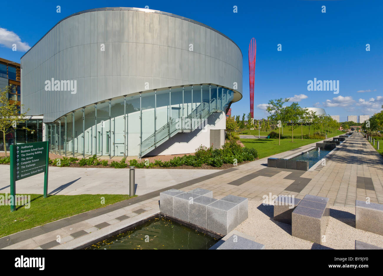 Nottingham University Business School e Aspire Sculpture Jubilee campus Nottingham University Nottingham Nottinghamshire Inghilterra UK GB Europa Foto Stock