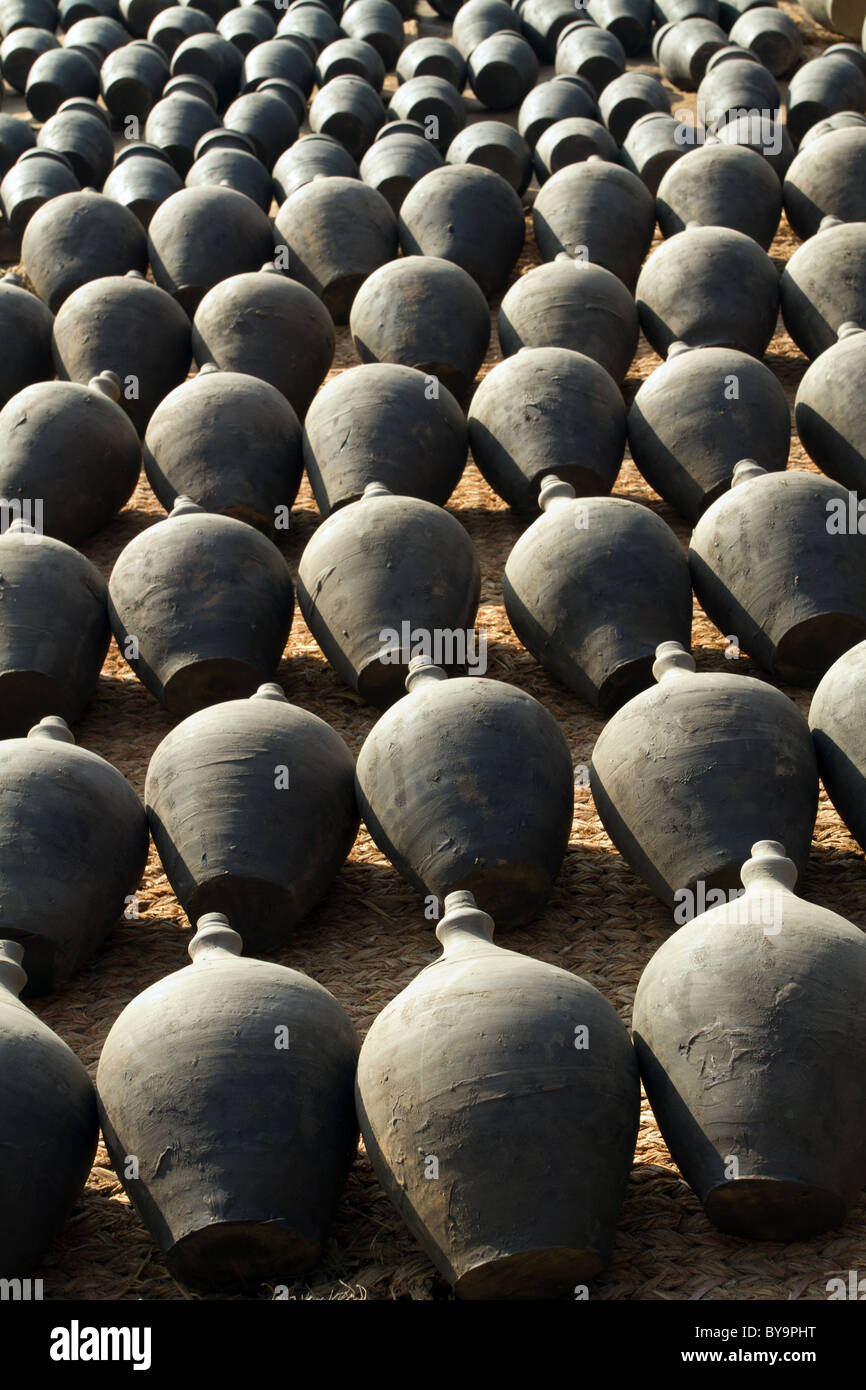 Terraglie di argilla fila in bhaktapur, Nepal Foto Stock
