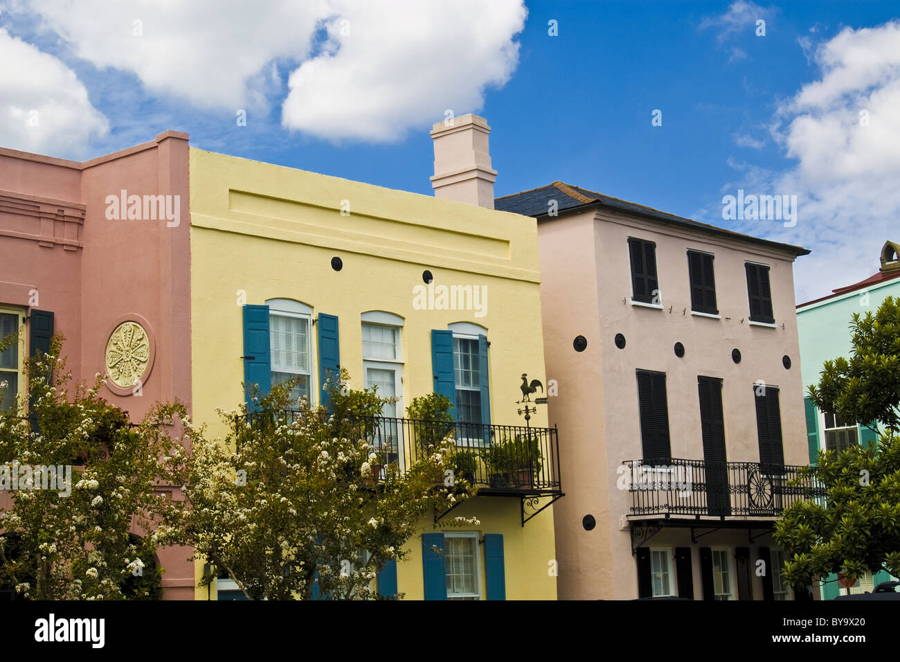 Colorata del XVIII secolo in casa nel quartiere storico di Charleston, Sc Foto Stock