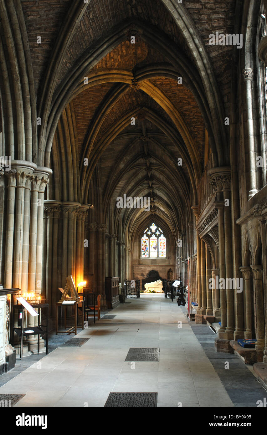 A sud del coro, corridoio Lichfield Cathedral, Staffordshire, England, Regno Unito Foto Stock