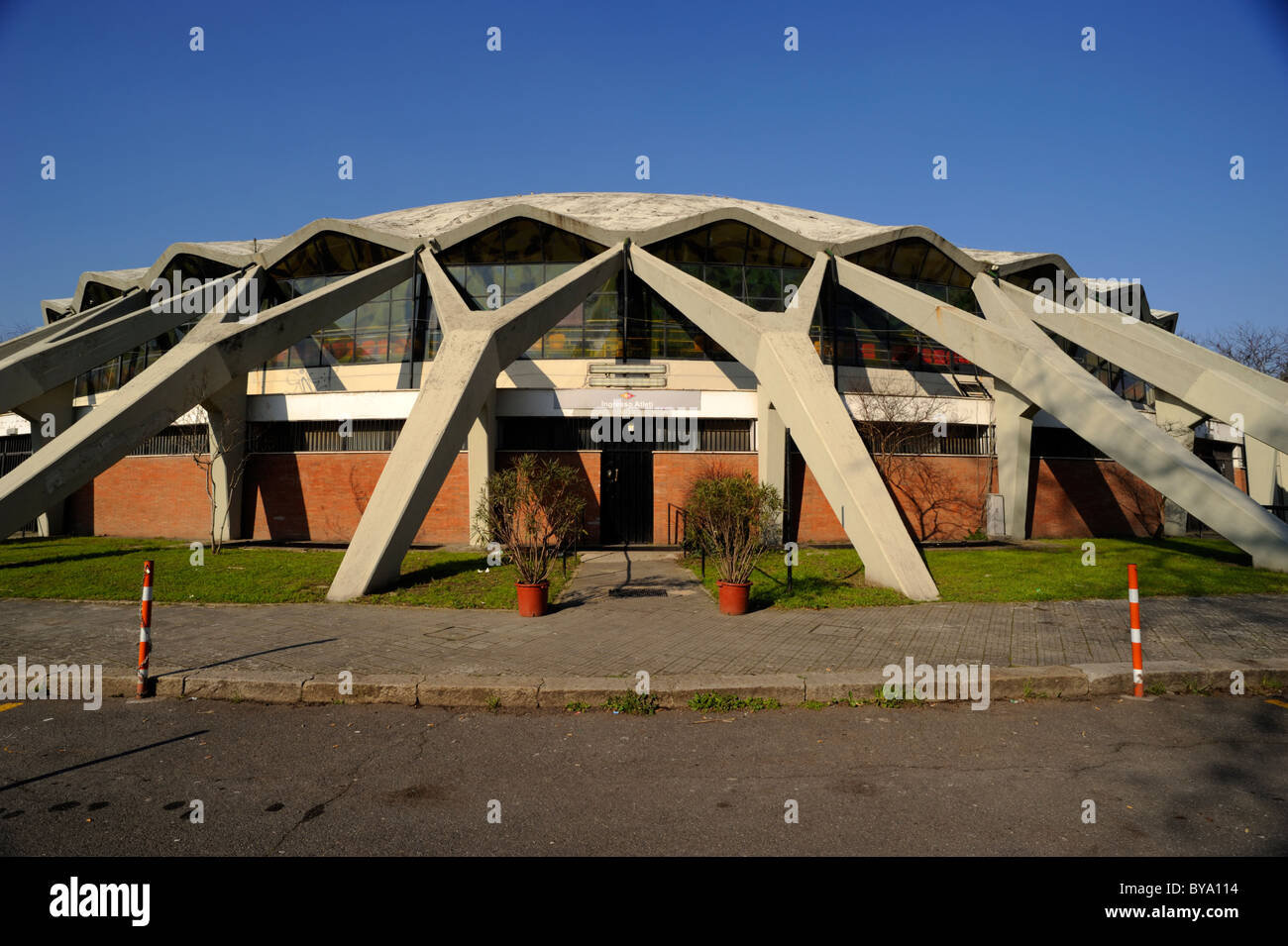 Italia, Roma, Palazzetto dello Sport, costruito per i Giochi olimpici del 1960, progettato da Pier Luigi Nervi Foto Stock