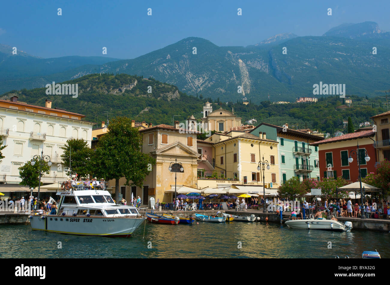 Porto di Malcesine sul Lago di Garda, regione Veneto, Italia, Europa Foto Stock