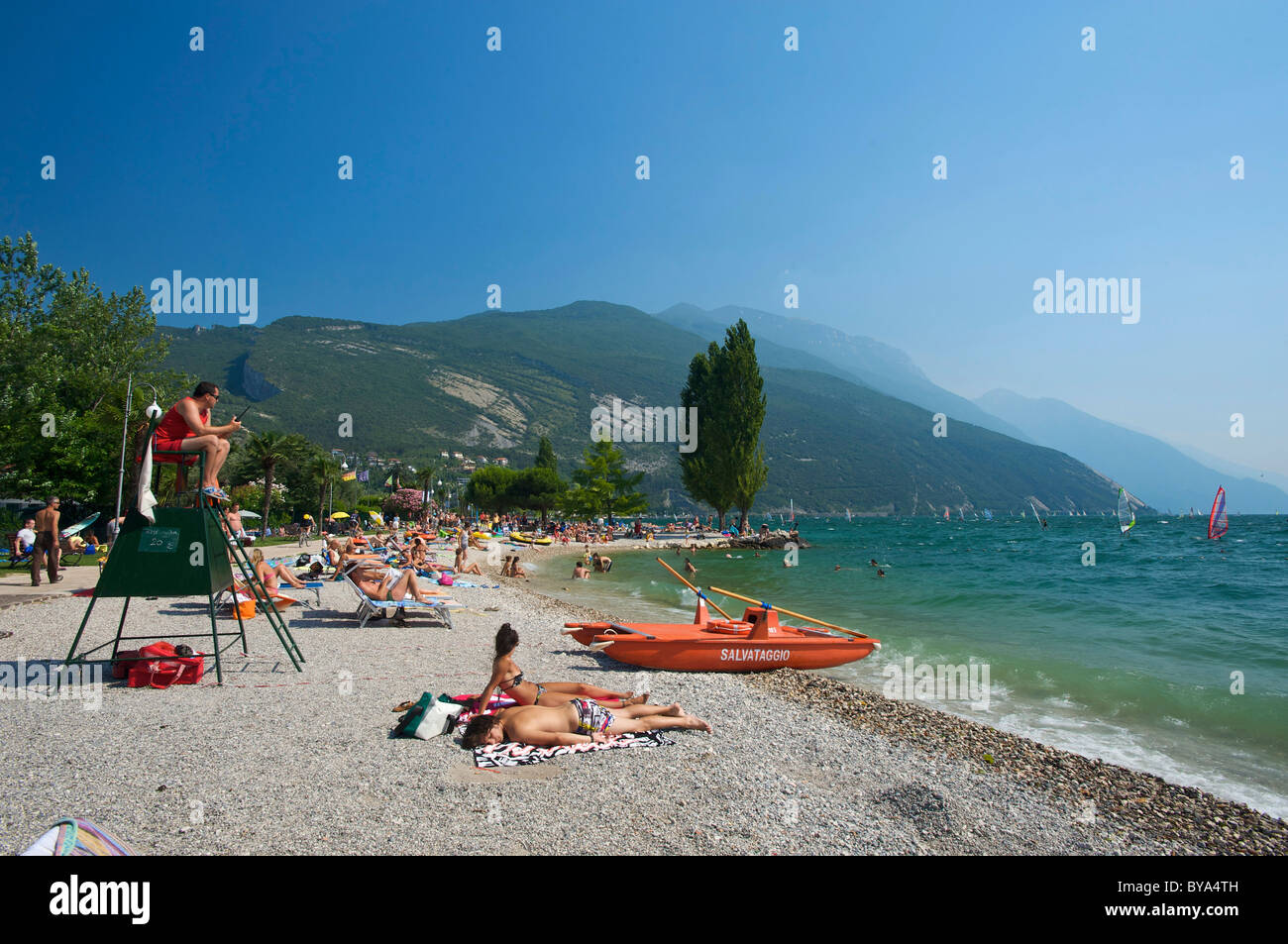 Surf Beach a Torbole sul lago di Garda, Trentino, Italia, Europa Foto Stock