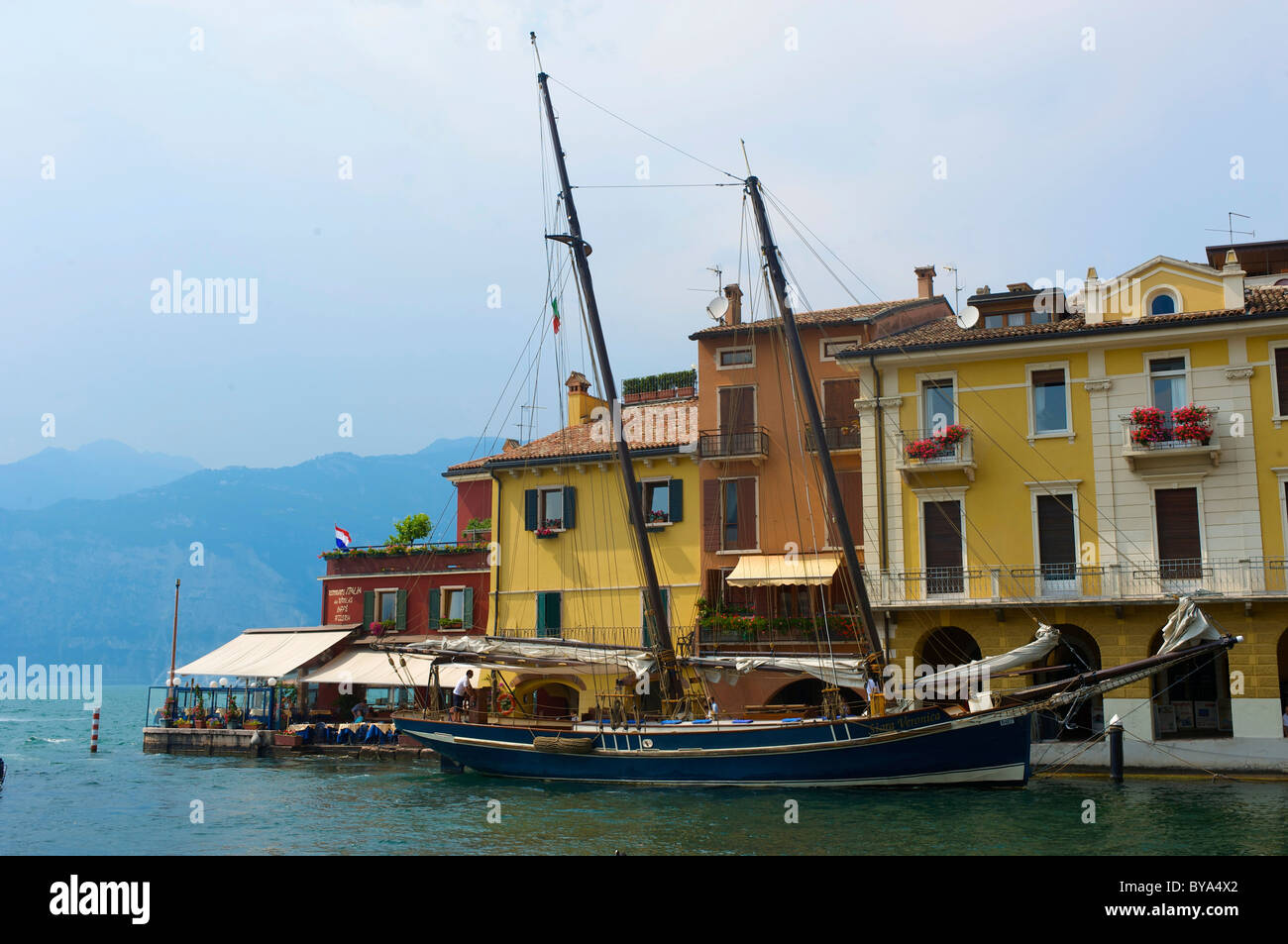 Porto di Malcesine sul Lago di Garda, Veneto, Italia, Europa Foto Stock