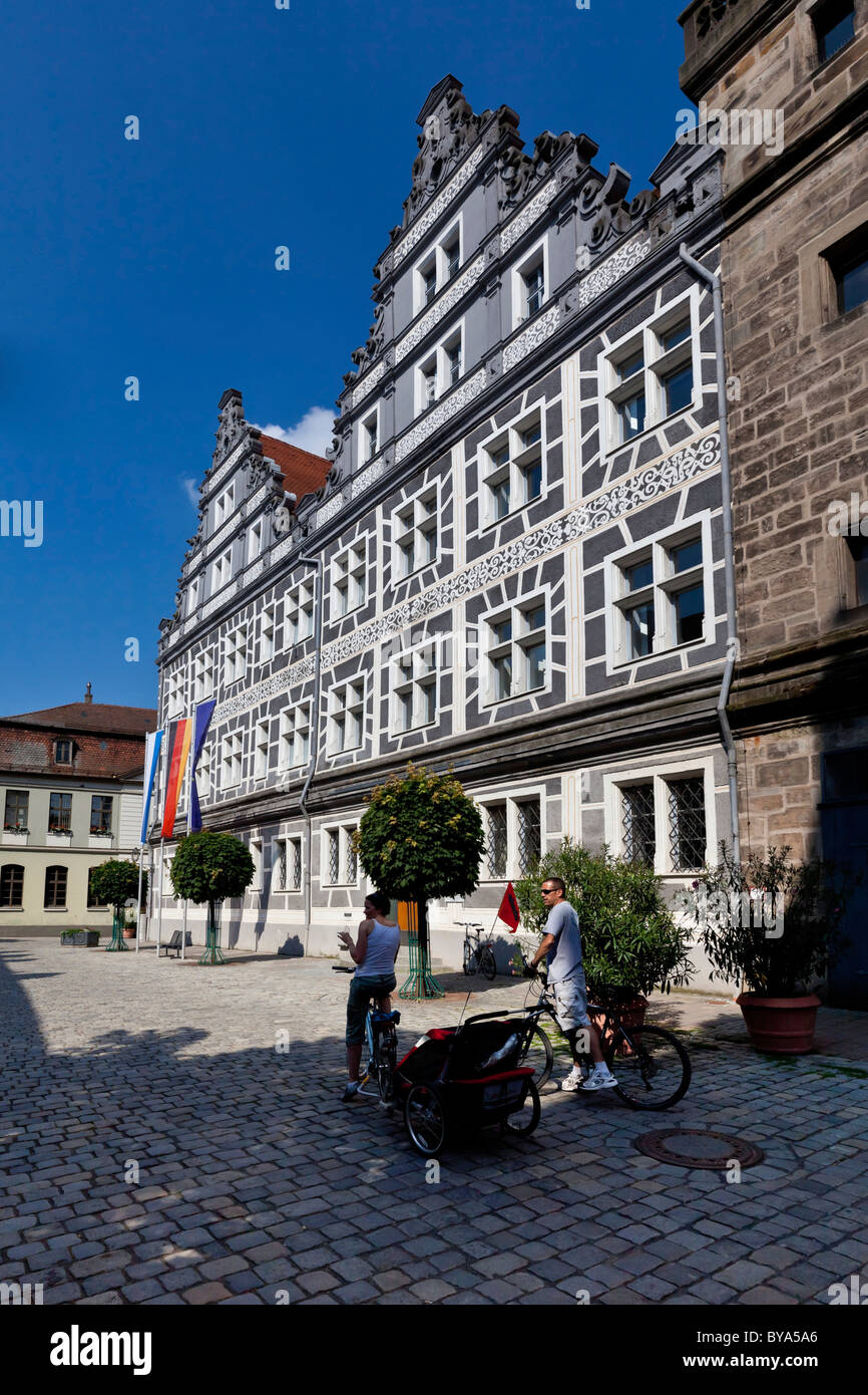 Corte amministrativa sulla piazza Montgelasplatz, Chiesa di St. Gumbertus, Ansbach, Media Franconia, Franconia, Bavaria Foto Stock