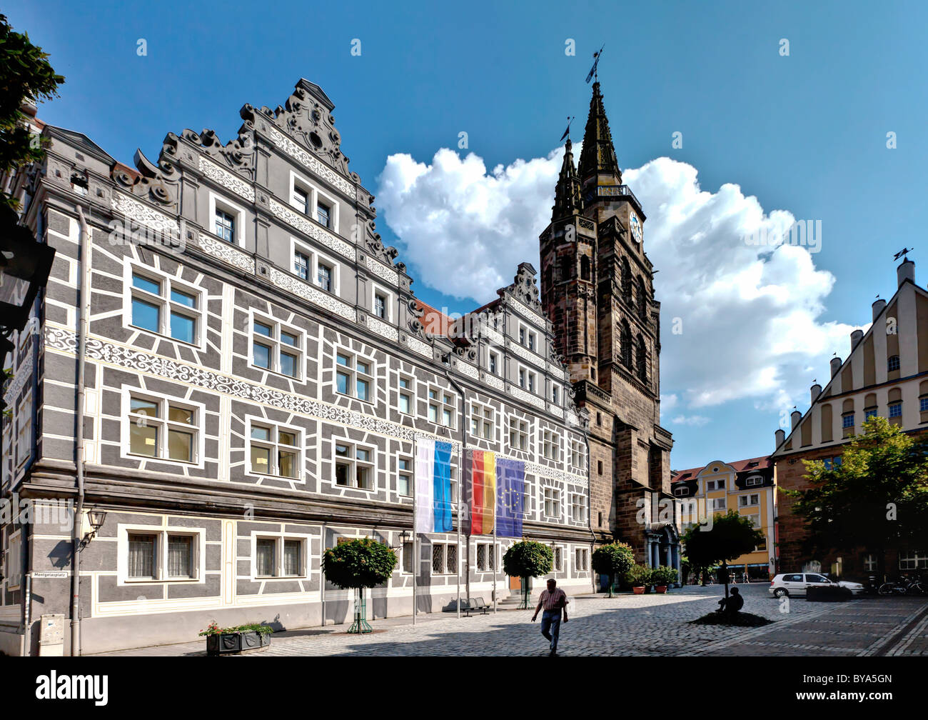 Corte amministrativa sulla piazza Montgelasplatz, Chiesa di St. Gumbertus, Ansbach, Media Franconia, Franconia, Bavaria Foto Stock