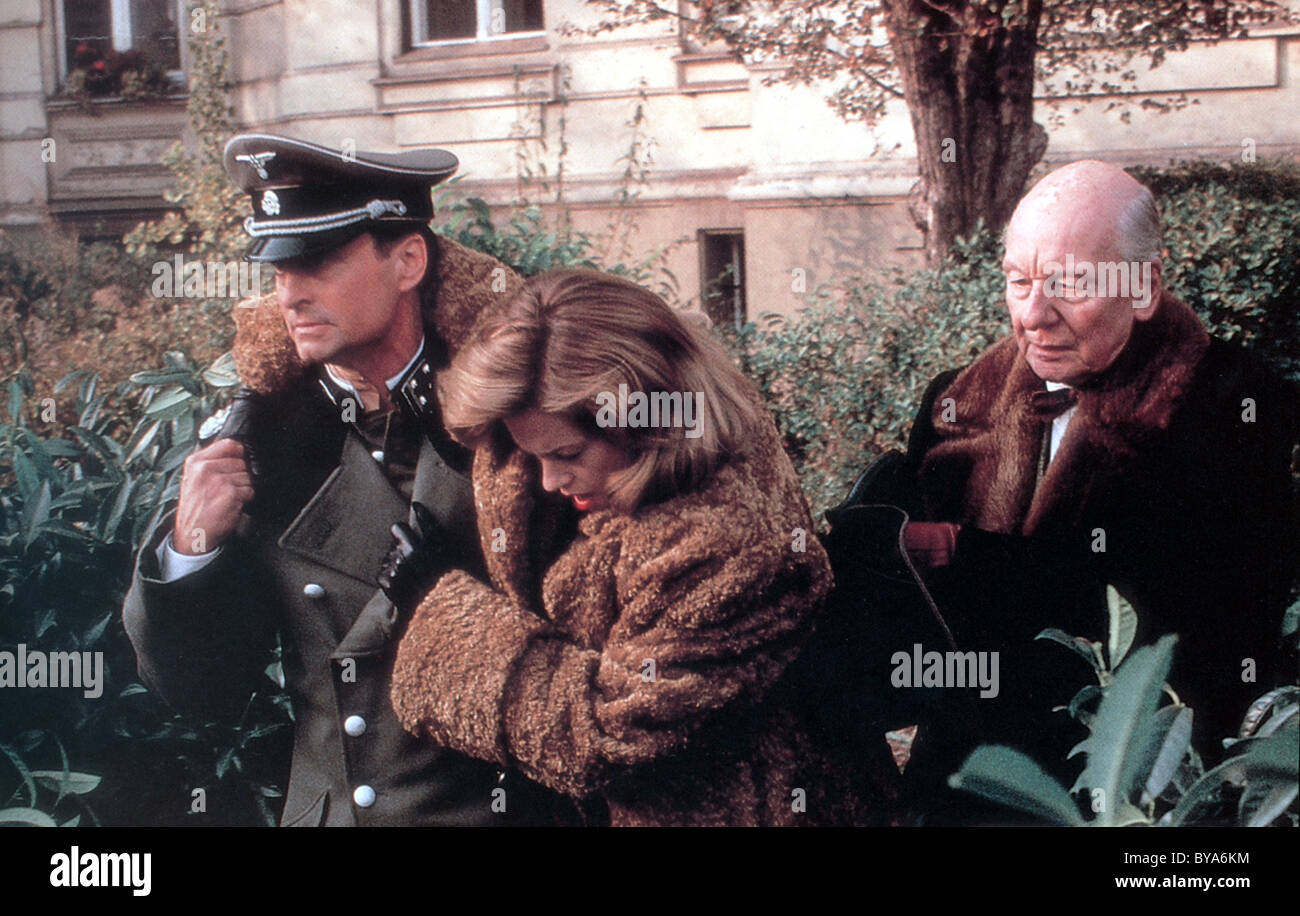 Brilla attraverso Anno : 1992 USA / UK Director : David Seltzer Michael Douglas, Melanie Griffith, John Gielgud Foto Stock
